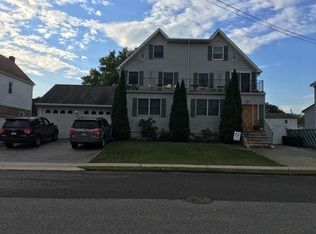 195 W Quackenbush Ave, Dumont, NJ 07628
