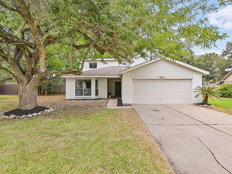 1st image of 902 Essex Dr