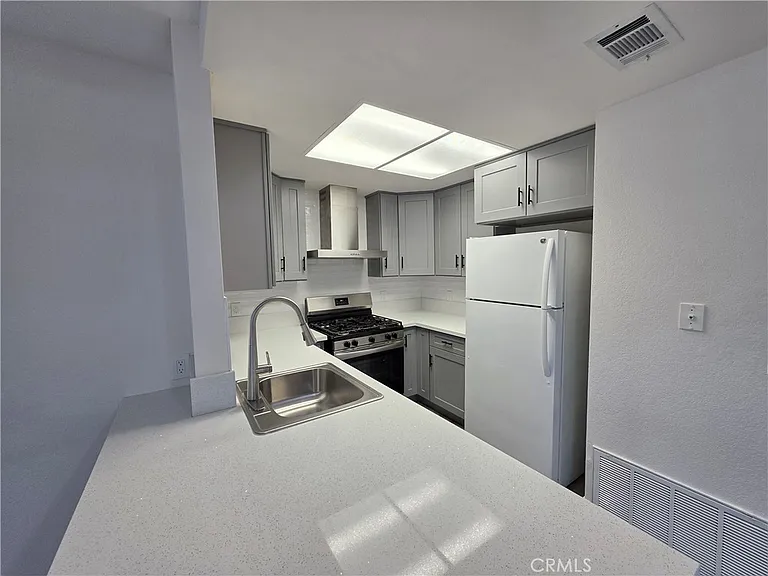44036 25th St W — Photo 2