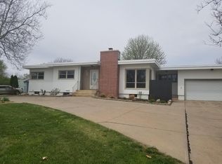 428 E 31st St, Kearney, NE 68847