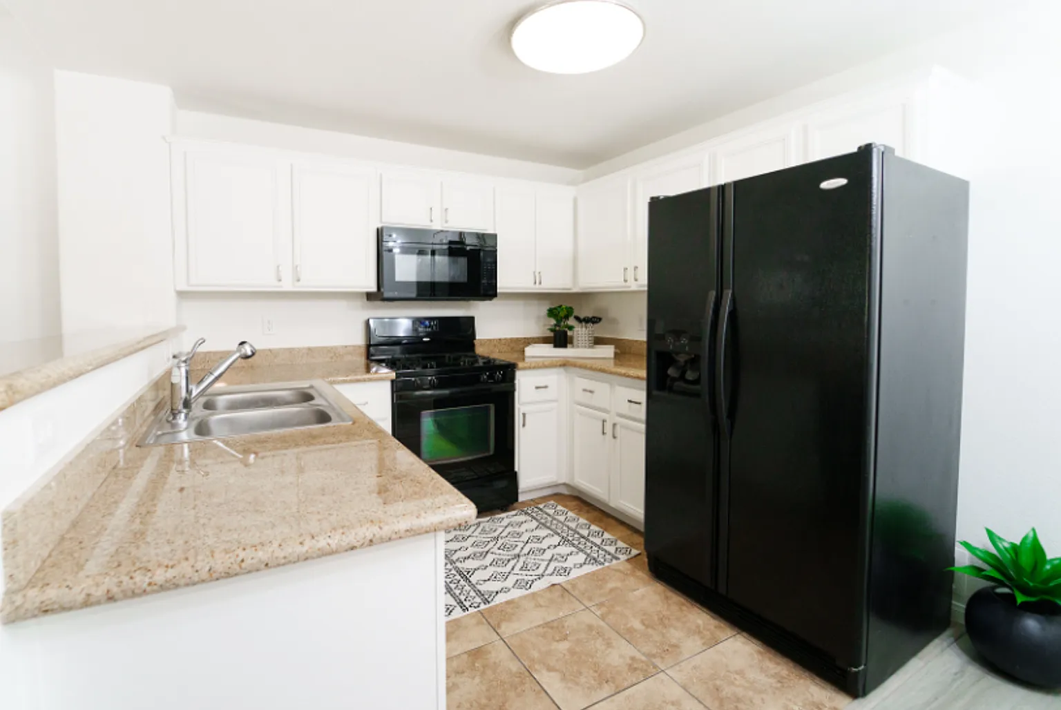 Bright & Open, Renovated First-Floor Fully Furnished Condo — Photo 2