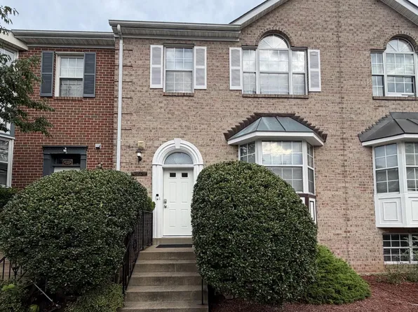 46606 Silhouette Sq, Sterling, VA 20164