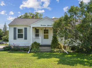 1913 Rainbow Dr, Waterloo, IA 50701