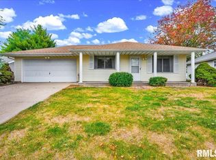 1215 E Sycamore St, Canton, IL 61520