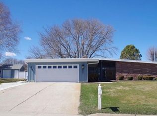 817 S 1st Ave, Broken Bow, NE 68822