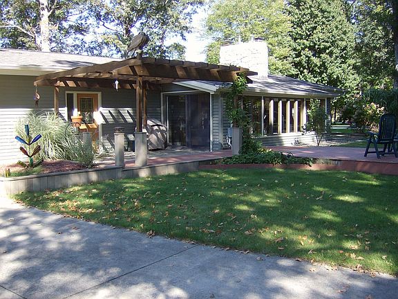 Rear deck and pergola 