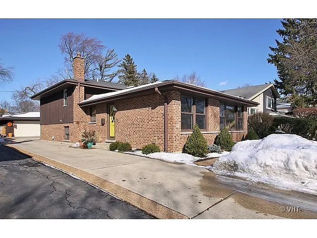 2136 Maple Ave photo 1
