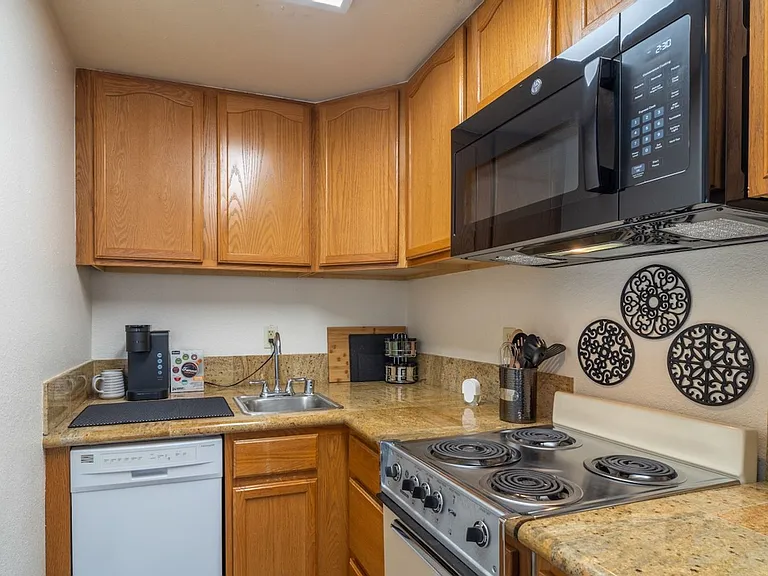 513 S Beech St #B — Photo 8