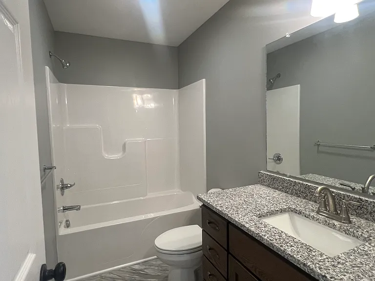 500 Hunters Cir #B — Photo 16