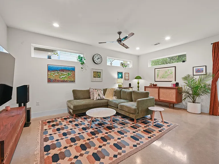1307 Delano St #1 — Photo 3