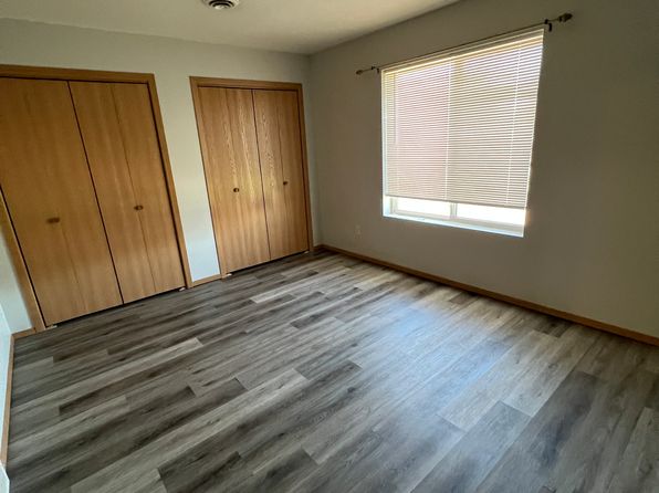 500 W Acres Dr #5, Valley Springs, SD 57068