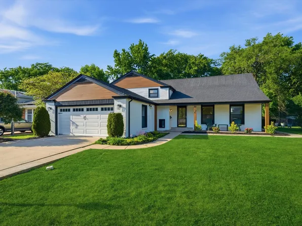 12 W Pickwick Rd, Arlington Heights, IL 60005