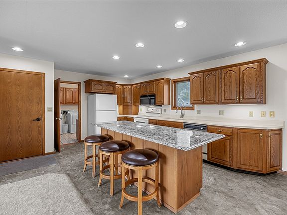 2nd image of 506 3rd Ave