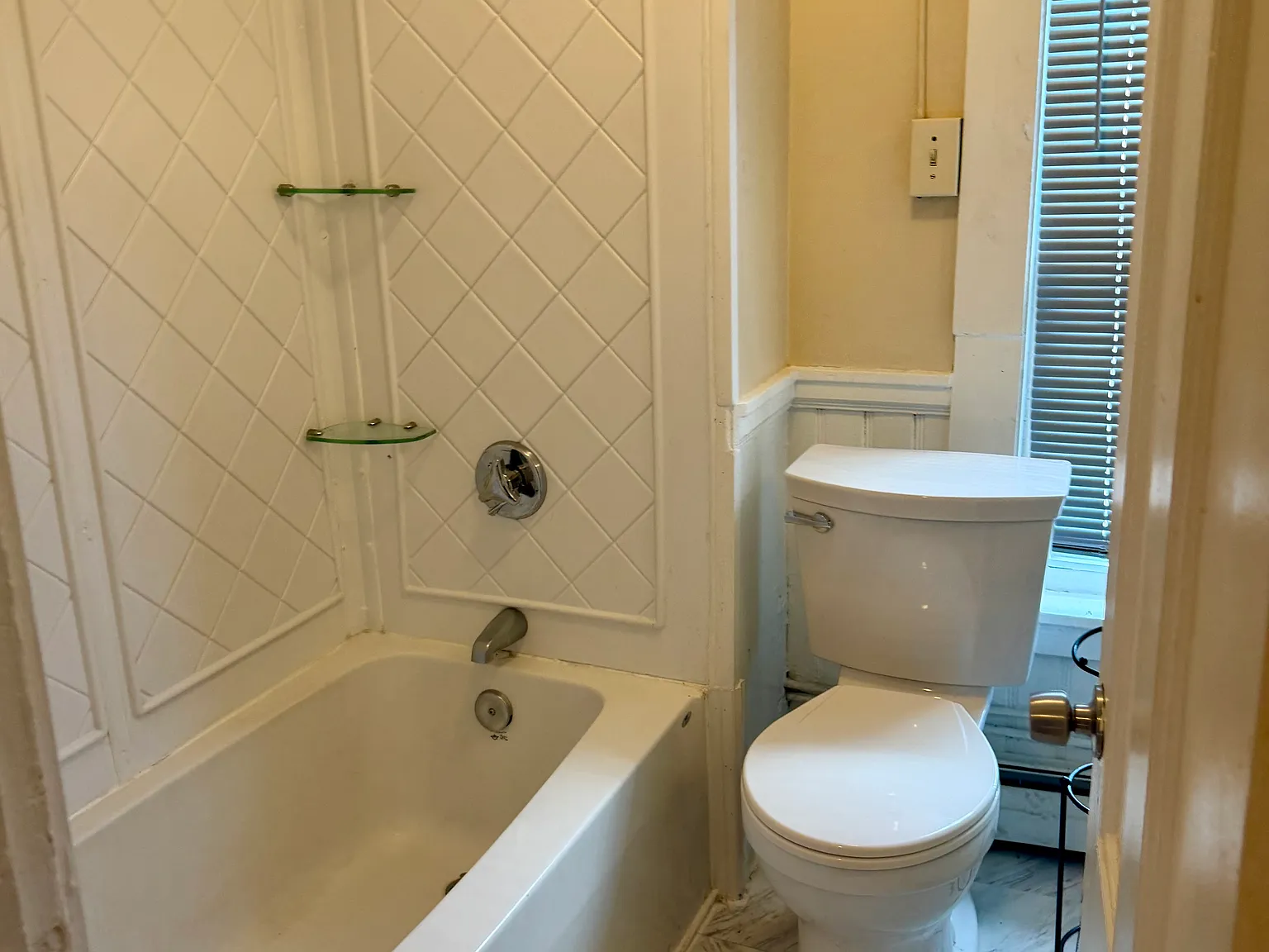 2 bed, 1.0 bath, 1000 sqft, $2,395 — Photo 3