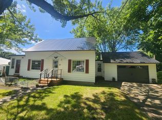 34 Cedar St, East Millinocket, ME 04430