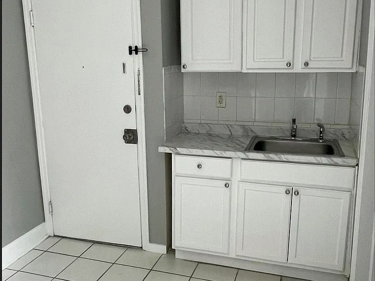 325 37th St #4 — Photo 7