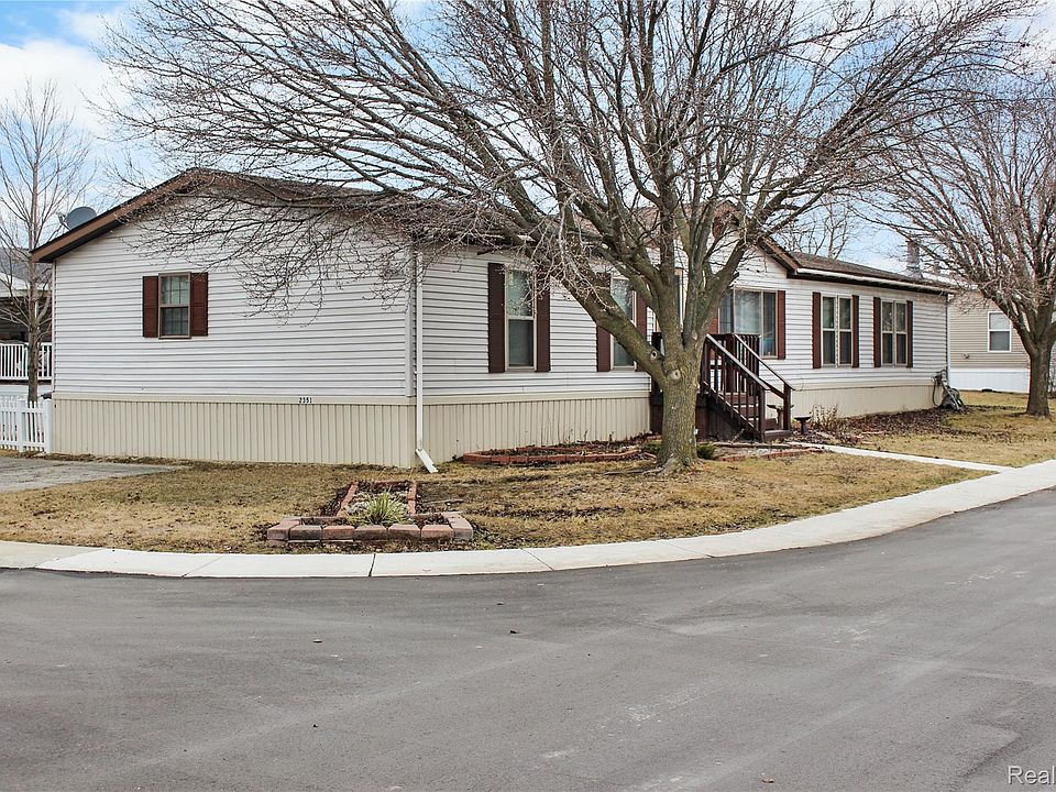 1st image of 2351 Hiddenview Dr