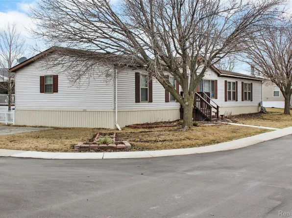 2351 Hiddenview Dr, Newport, MI 48166