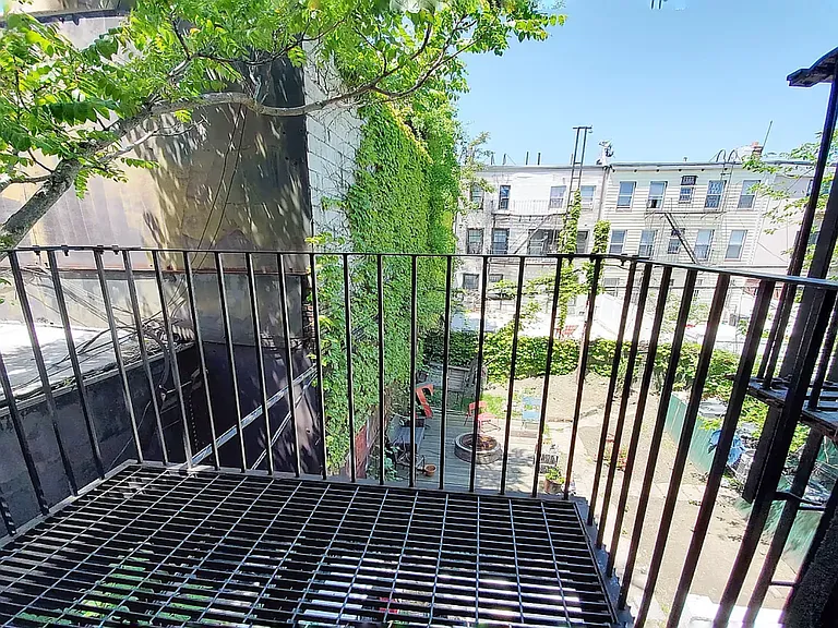 287 Harman St #3B — Photo 2