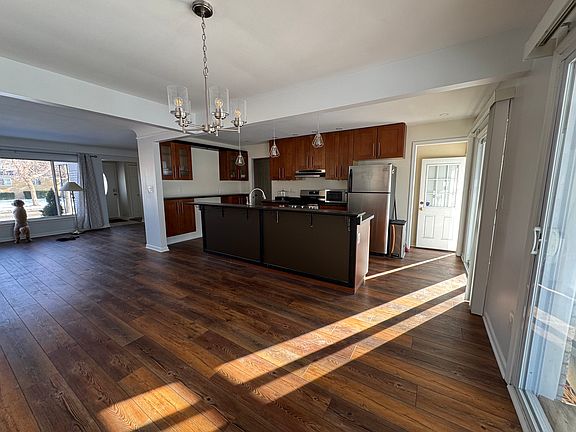 5th image of 23161 Beverly St