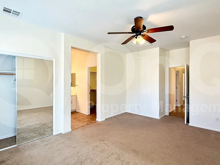 4502 E Oxford Ln — Photo 8