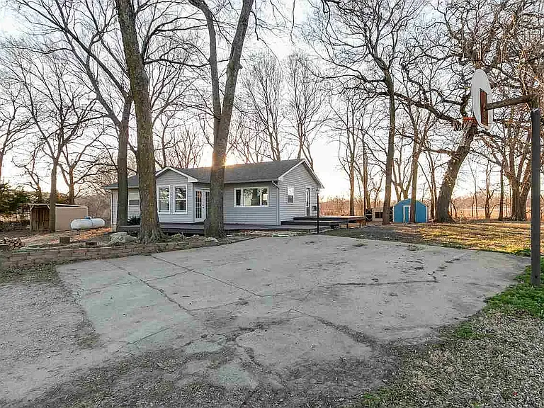 6863 Anderson Ave — Photo 1
