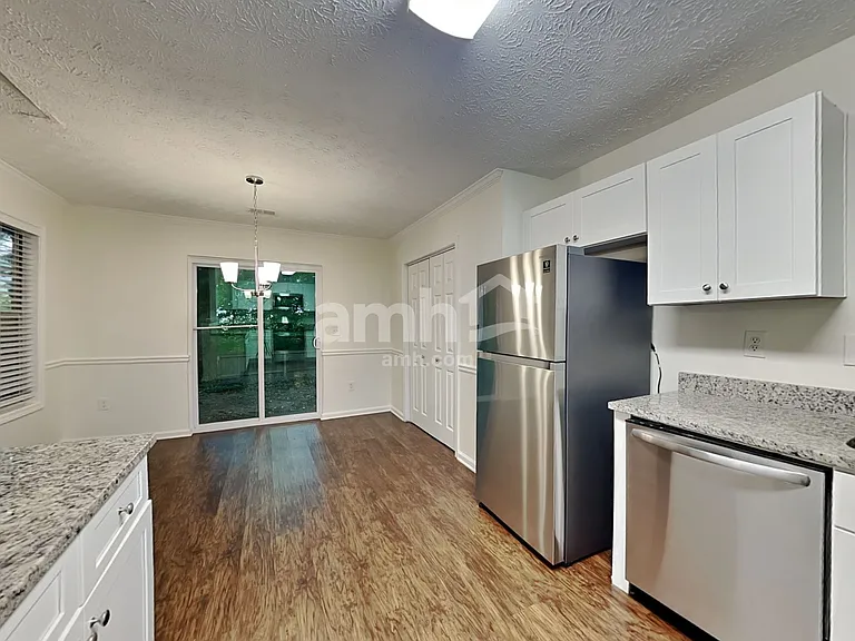 149 Waters Edge Dr — Photo 4