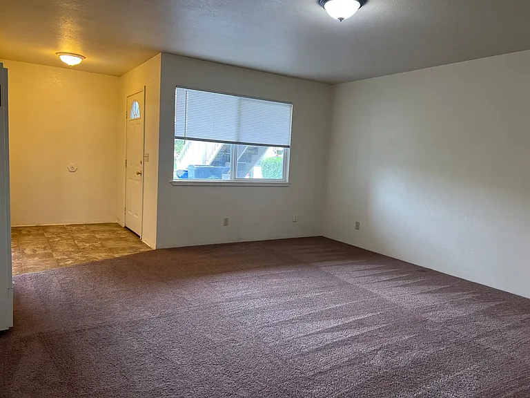 1493 Larissa Cir — Photo 9