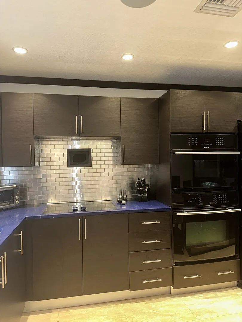 Fully Furnished Renovated Townhouse For 6 To 12 Months Rental — Photo 4