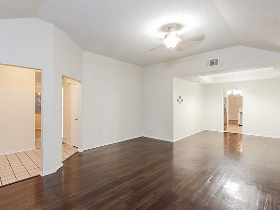 5th image of 2946 Lawndale Dr