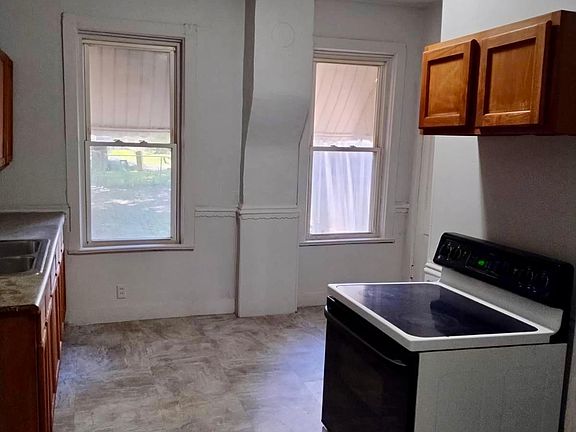 3rd image of 625 Vine St