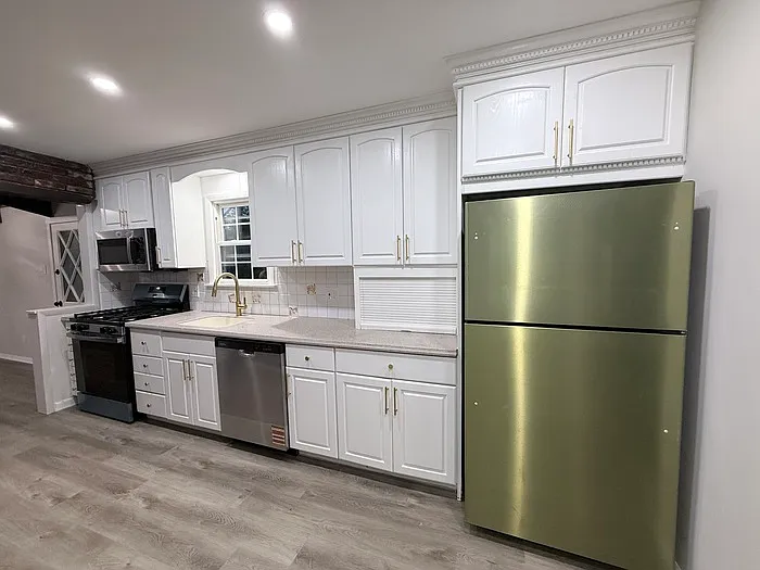 226 S Moore Ave — Photo 6