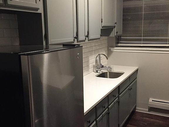 2nd image of 841 W Sunnyside Ave APT 002