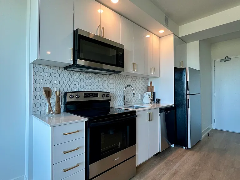 2070 Scott St — Photo 33