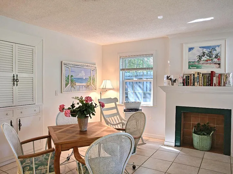798 Bougainvillea Ln — Photo 3