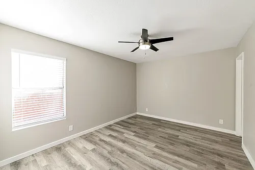 2726 E Beck Ln Photo 1