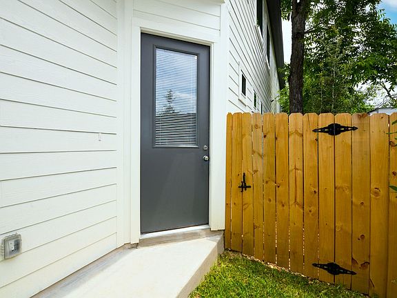 5th image of 1430 Hays St #101
