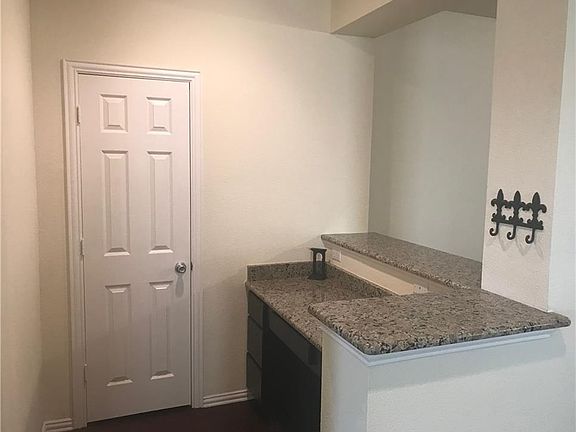 4th image of 2583 Mirage Dr