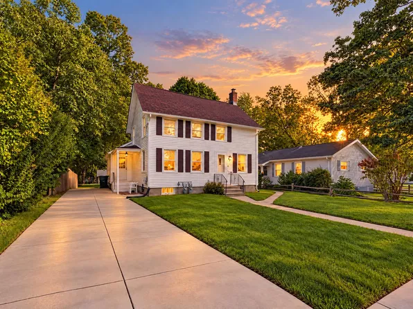 326 S Walnut St, Sycamore, IL 60178