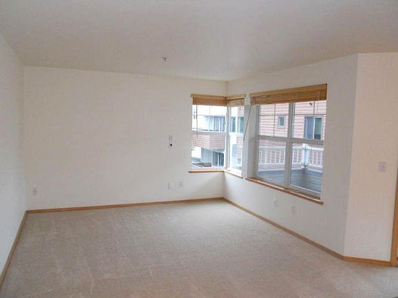 5th image of 432 NE Ravenna Blvd APT 304