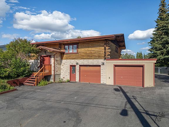 3rd image of 3048 Riverview Dr