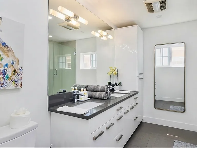 5657 Wilkinson Ave — Photo 17