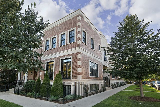1st image of 1305 W Waveland Ave