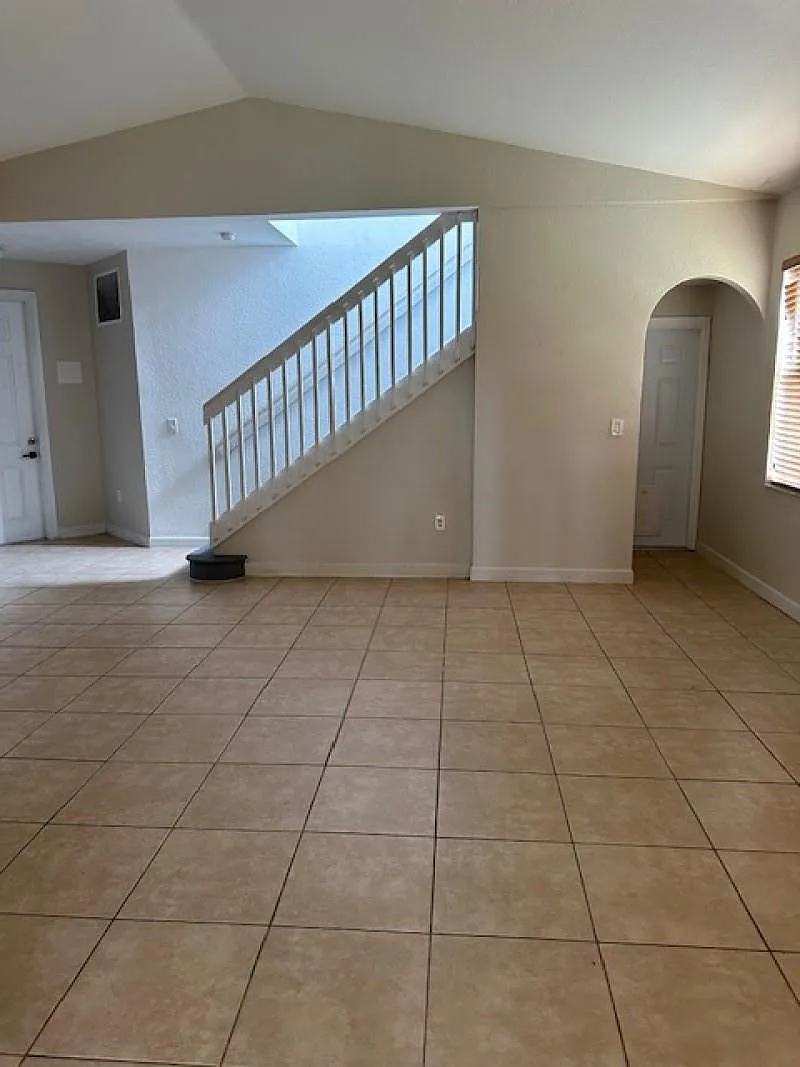 3 bed, 2.5 bath, 2206 sqft, $2,795 — Photo 2