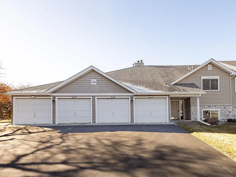 14431 Fairway Dr — Photo 2