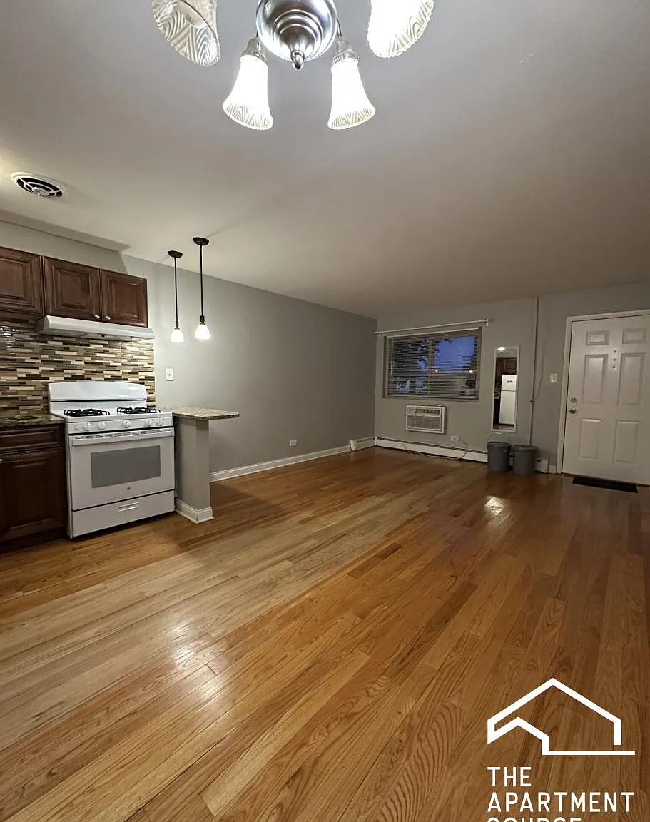 8500 N Waukegan Rd — Photo 2