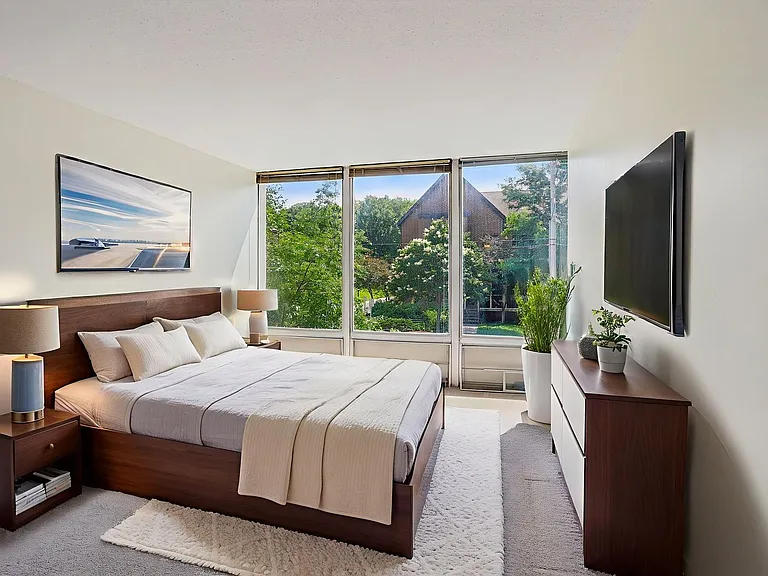 Thornton Place Apartments — Photo 7