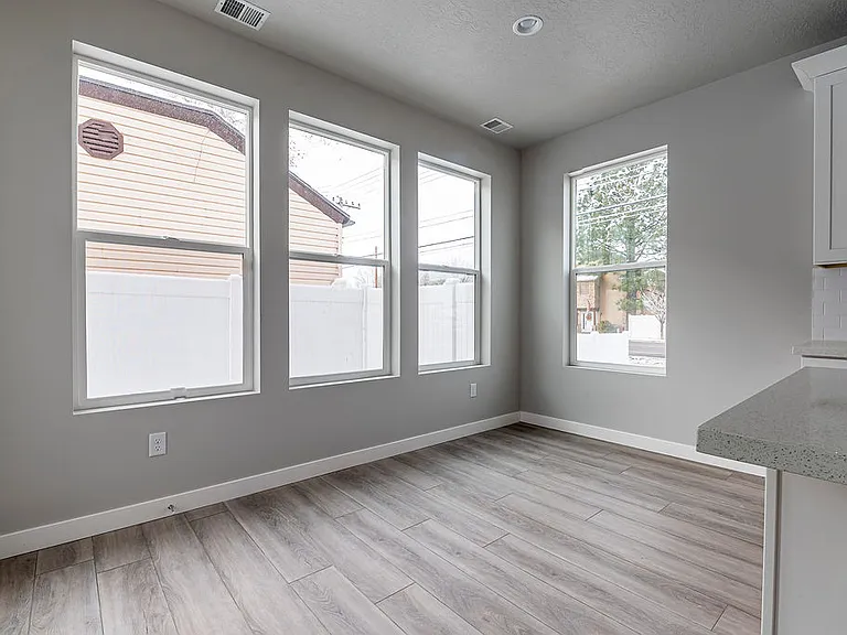 712 E Zekes Ct — Photo 7