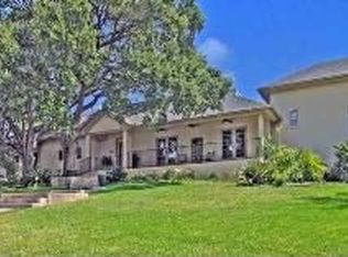 708 Elizabeth Rd, Terrell Hills, TX 78209