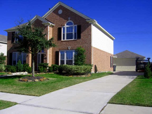  FRONT VIEW; DETACHED GARAGE